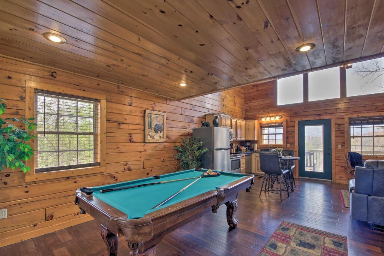 Gatlinburg Cabin With Pool Table And Hot Tub! Exterior photo