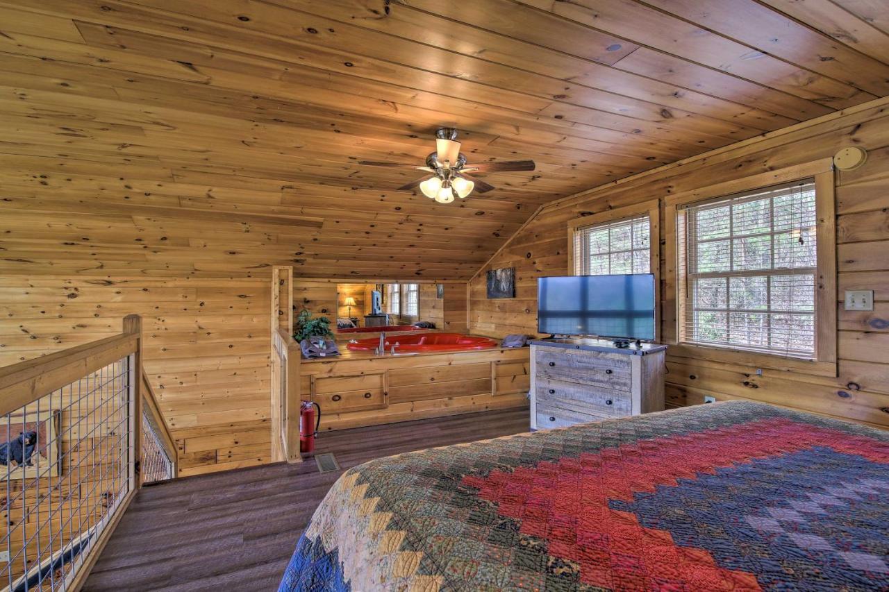Gatlinburg Cabin With Pool Table And Hot Tub! Exterior photo